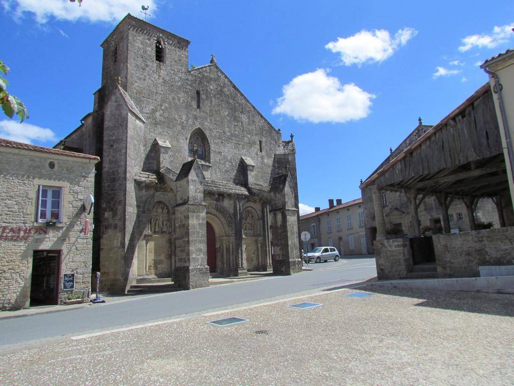 L'Ancien Hotel De Ville Foussais Exterior photo